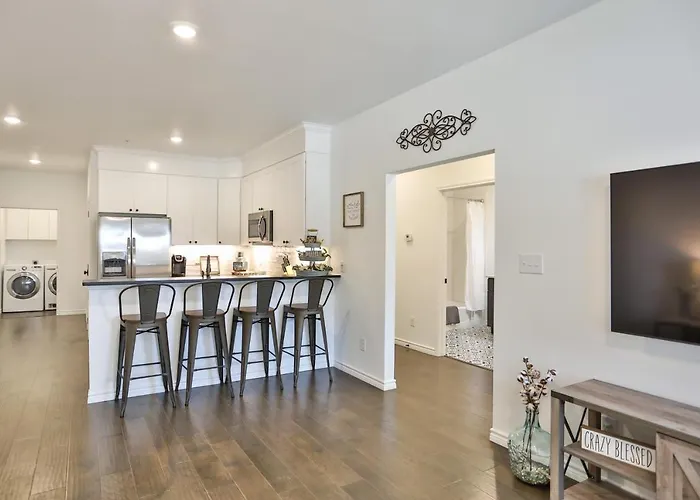 Hill Country Haven A Modern Rustic - 2 Bedroom 2 Bathroom Townhouse Off Main Street