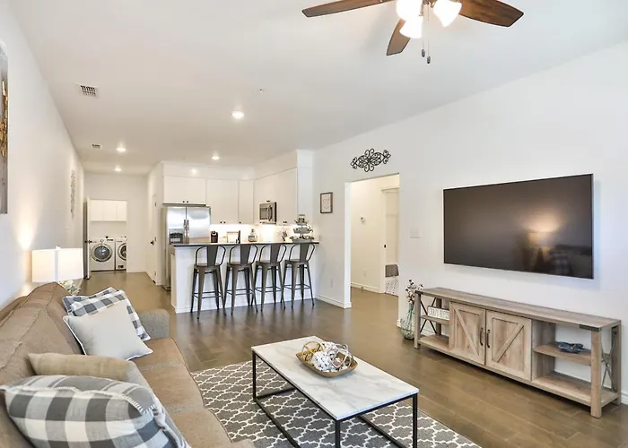 Hill Country Haven A Modern Rustic - 2 Bedroom 2 Bathroom Townhouse Off Main Street