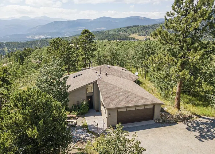 Mountain Views + Hot Tub: Airy Forest Escape!