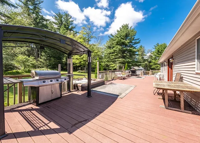Southwoods Mountain Estate -Private Mansion, Pool, Hottub+ 15 Acres