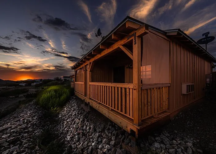 -Pet Friendly- Miners Cabin #5 -Two Double Beds - Private Balcony