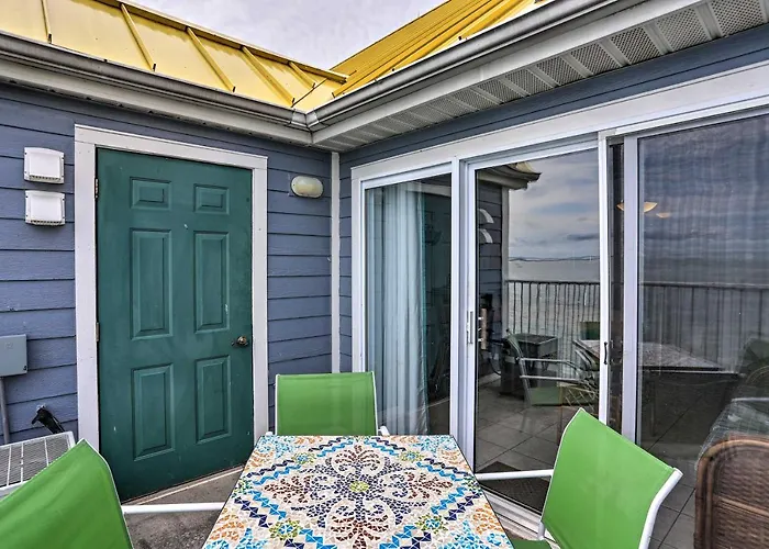 Resort-Style Condo With Lake-View Balcony!