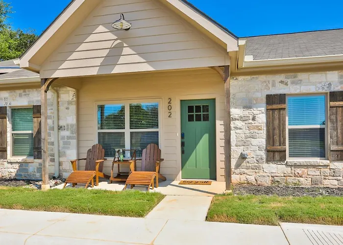Hill Country Haven A Modern Rustic - 2 Bedroom 2 Bathroom Townhouse Off Main Street