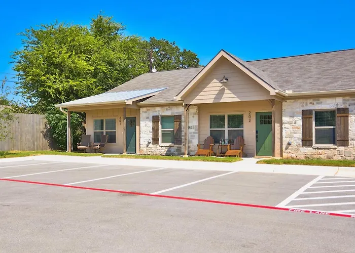 Hill Country Haven A Modern Rustic - 2 Bedroom 2 Bathroom Townhouse Off Main Street