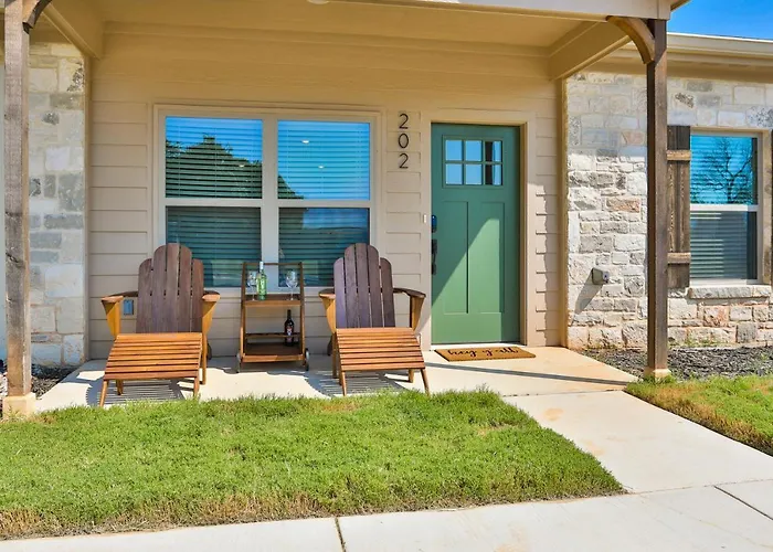 Hill Country Haven A Modern Rustic - 2 Bedroom 2 Bathroom Townhouse Off Main Street