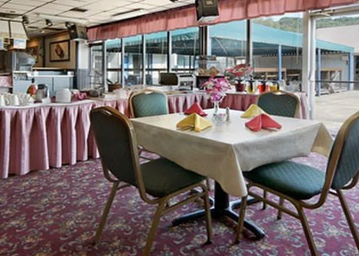 Days Inn Hotel & Conference Center - Meadville