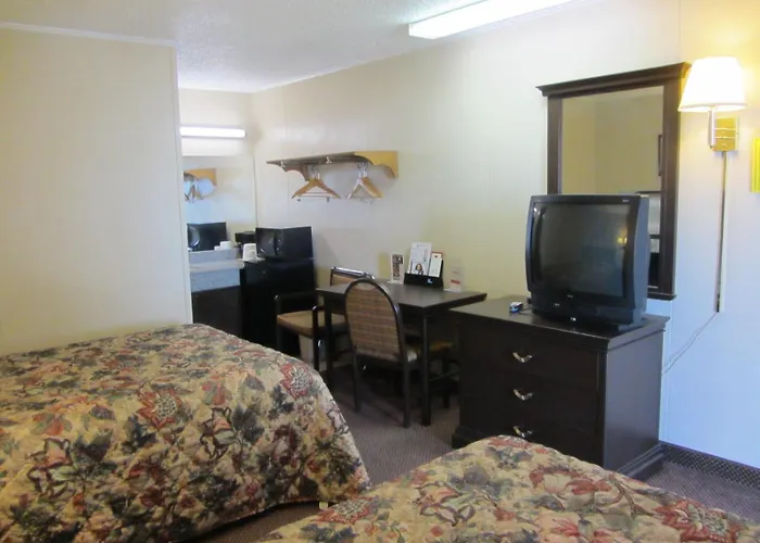 Super 8 By Wyndham Lubbock Civic Center North