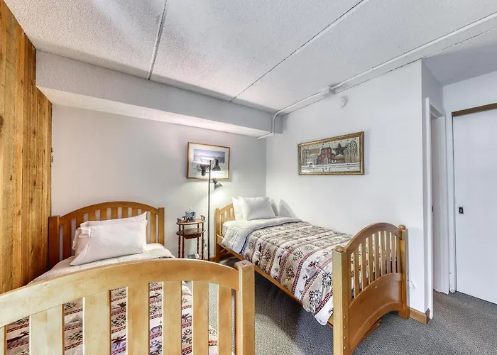 Cozy Mountainside Condo