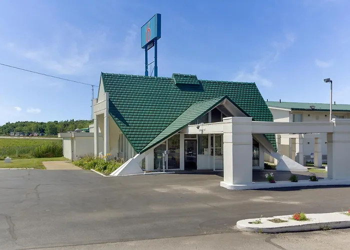 Wingate By Wyndham Geneva At Spire Academy