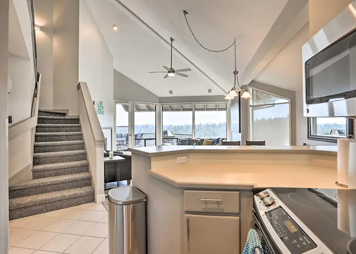 Hiking Trail & Hot Tub Access: Bend Condo W/ Deck