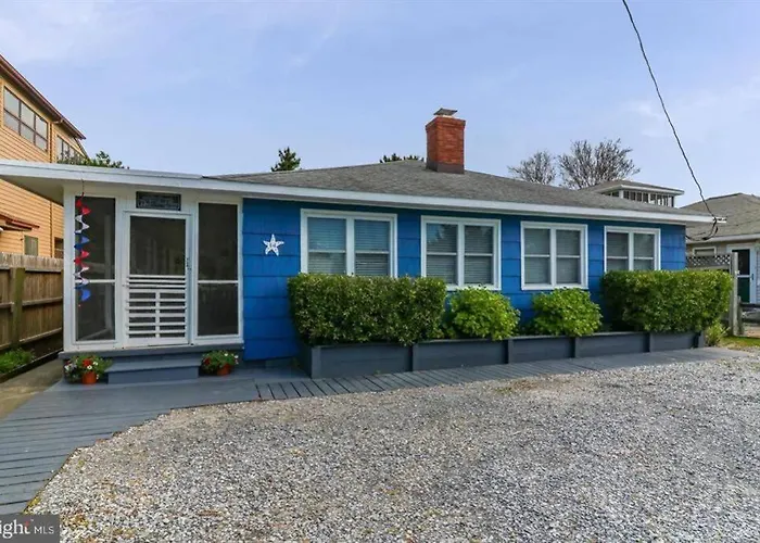 Quaint Beach Block Cottage, 100 Steps To The Beach