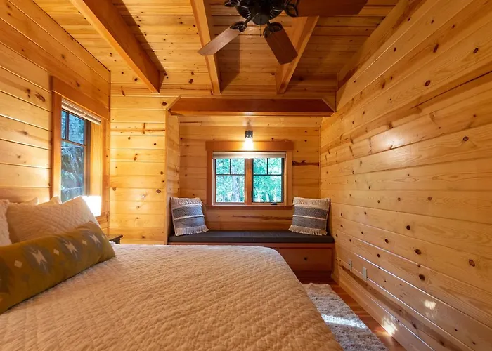 On The River Wooded Bliss Cabin Near Loloma