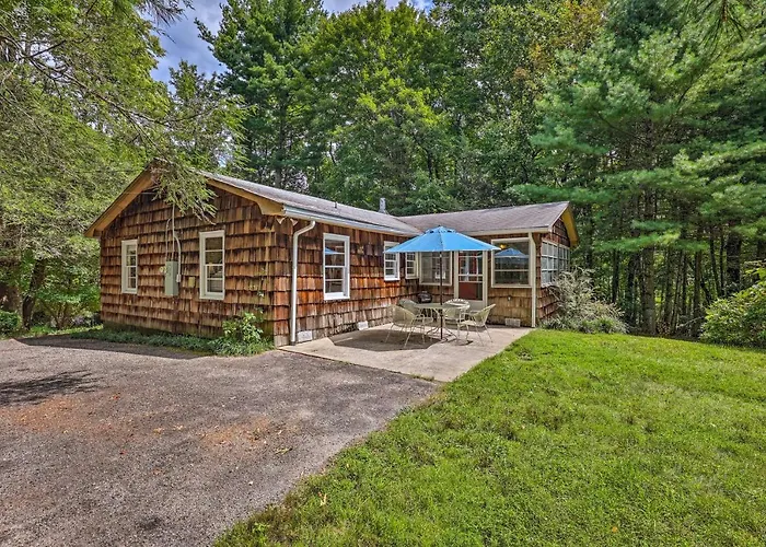Near Hiking: Roaring Gap Retreat W/ Fire Pit!