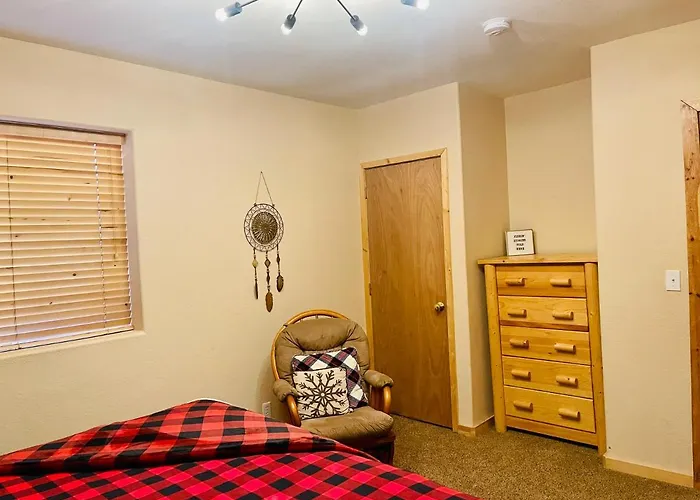 Adventure Awaits 3King Bed,2Bath Log Cabin In Heart Of Duck Creek Village!