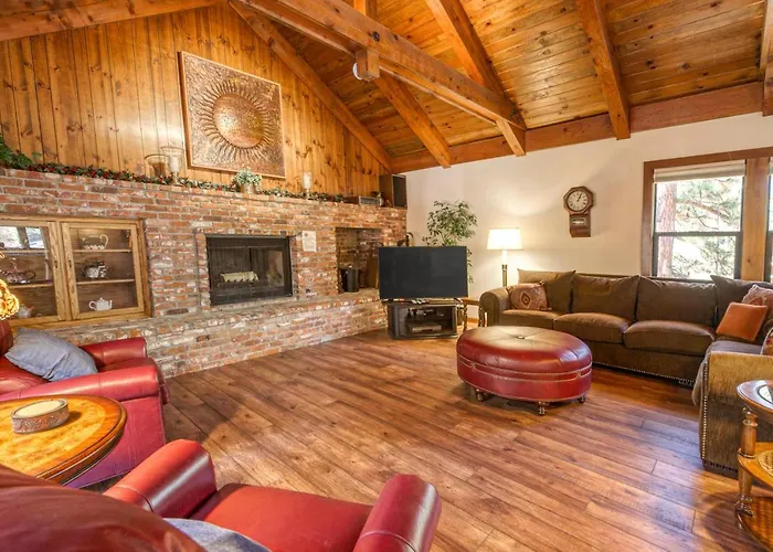 Skyland Retreat - Max Nighttime Occupancy Of 8