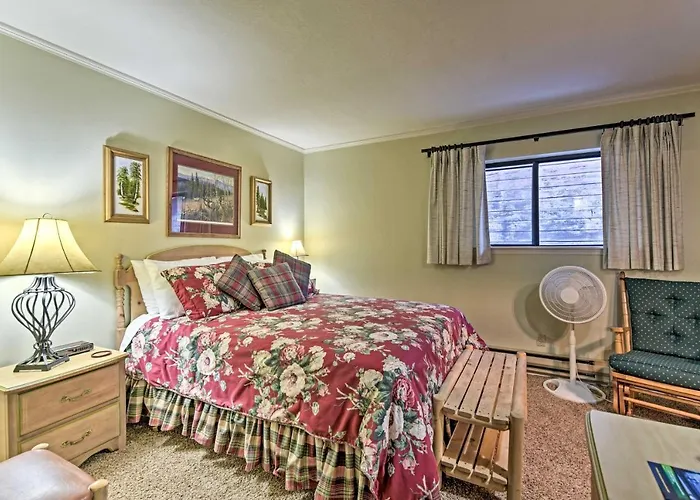 Red River Townhome With Balcony & Mtn Views!