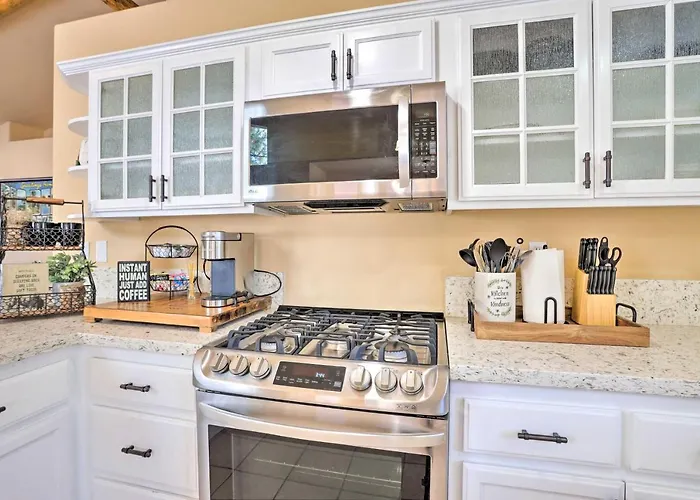 Pet-Friendly Big Bear Cabin ~ 6 Mi To Ski Resorts!