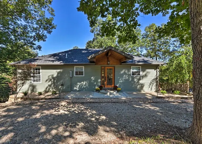 Dock & Jet Ski Slip: Lakeside Sunrise Beach Home!