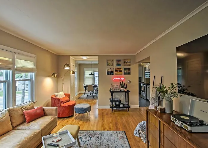 Ideal Green Bay Home < 3 Mi To Lambeau Field!