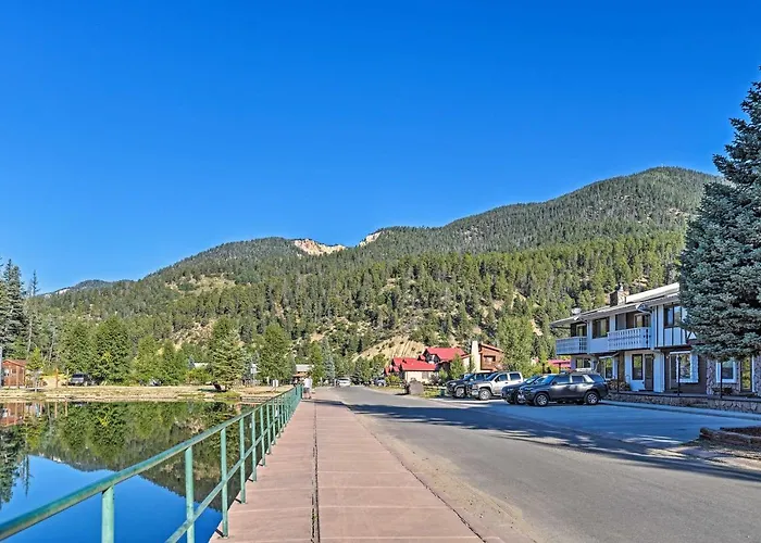 Red River Townhome With Balcony & Mtn Views!