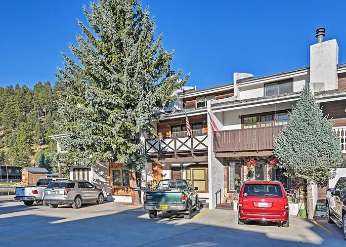 Red River Townhome With Balcony & Mtn Views!