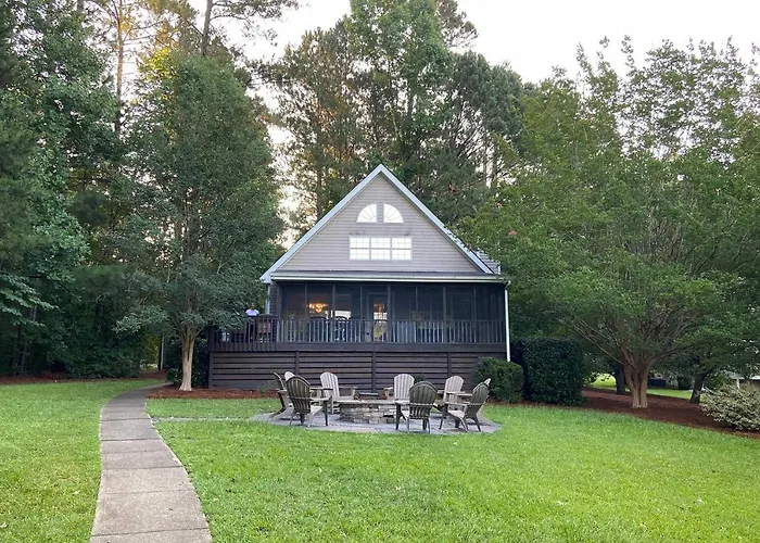 Lakefront House With Private Dock + Fire Pit!