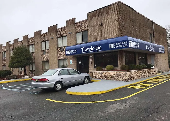 Travelodge By Wyndham Avenel Woodbridge