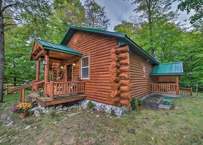 Updated Manistique Log Cabin, Yard & Fire Pit