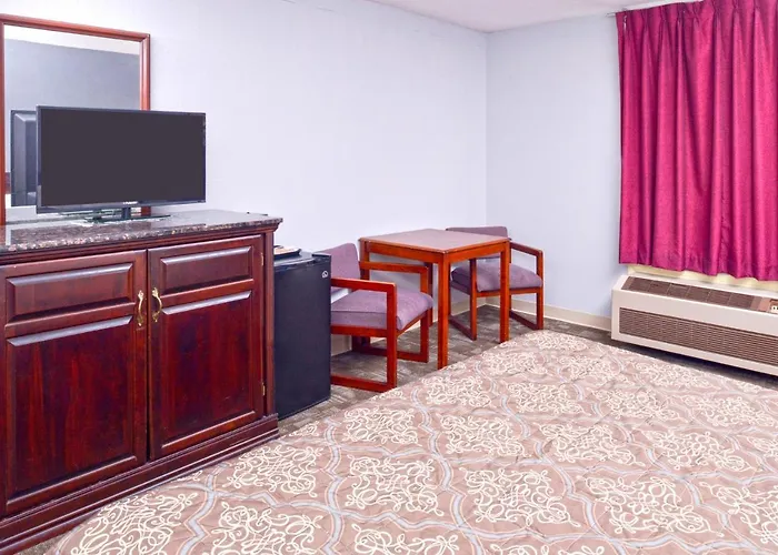 Country Garden & Suites-Benton