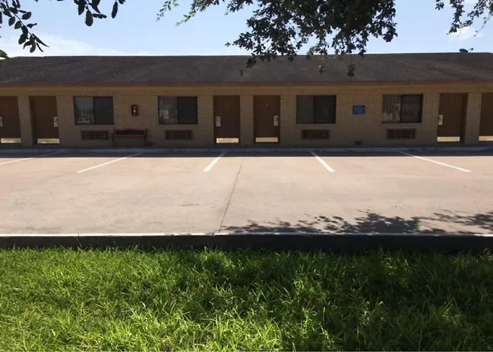 Hebbronville Executive Inn