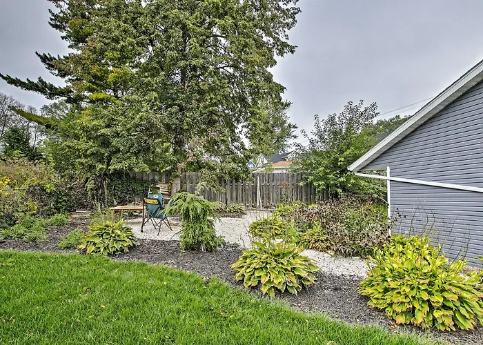 Ideal Green Bay Home < 3 Mi To Lambeau Field!