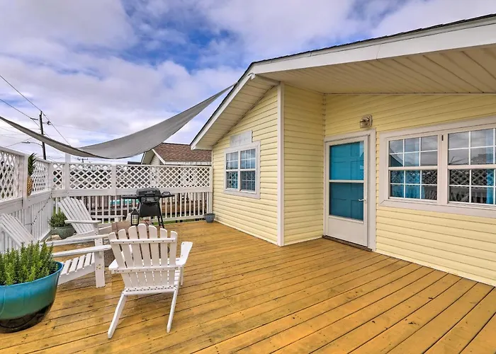 Pet-Friendly Townhome, 2 Blocks To Atlantic Beach!