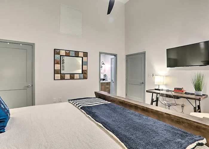 Modern Downtown Birmingham Condo W/ Rooftop Access