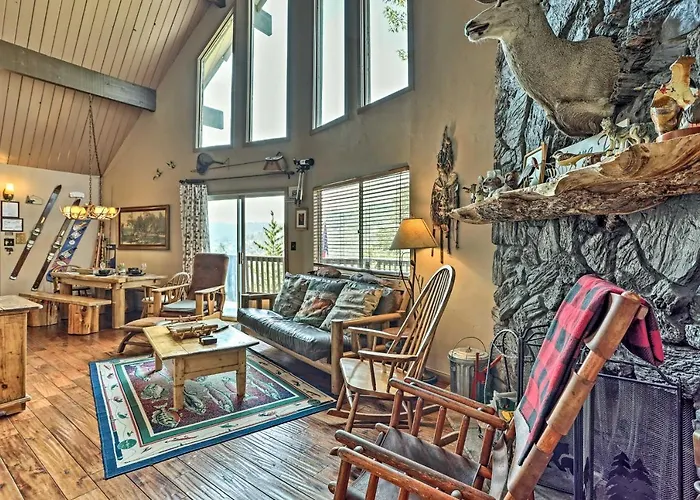 Family Cabin W/ Game Room Near Hiking + Skiing!