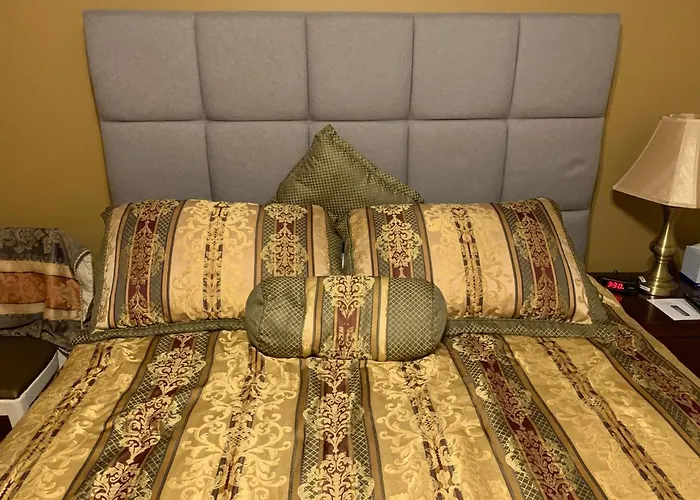 Private Guest Bedroom - 2E East Room - Close To Lake Michigan