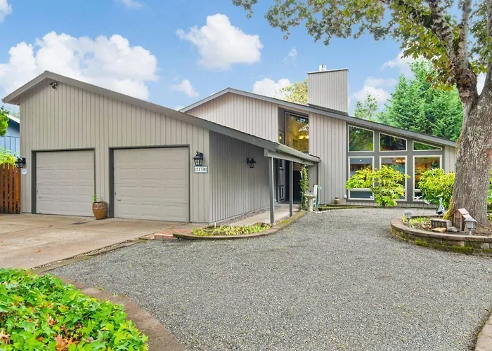 Beaverton Highlands Retreat