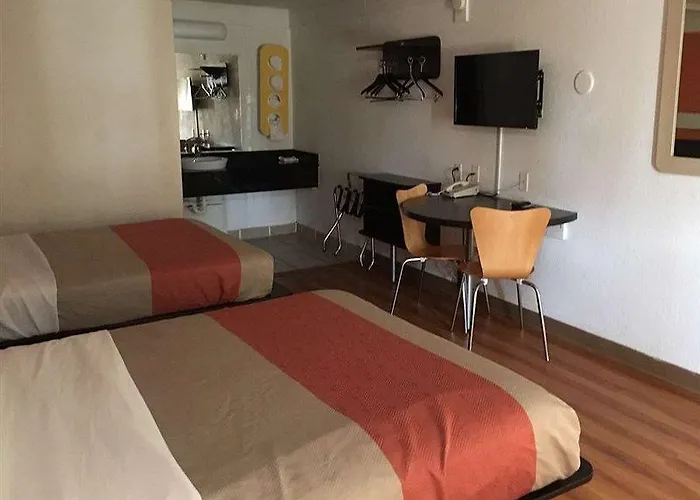 Travelodge By Wyndham Benton Harbor Mi