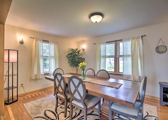 Lake Champlain Home W/ Decks, Kayaks & Fire Pit!