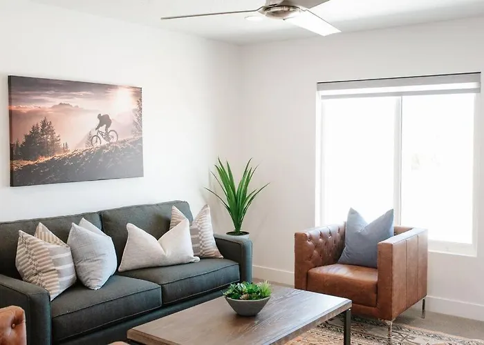 Zen Trail Retreat - New 5 Bedroom Luxury Condo