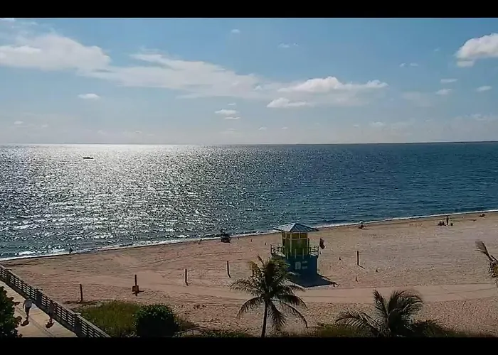 Across The Ocean Few Steps To Beach Contemporary Three Bedroom Townhouse