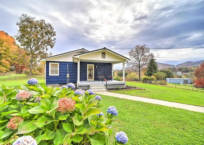 Home W/ Yard: 8 Mi To French Broad River Park