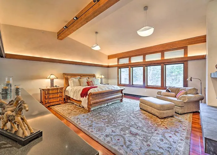 Sun Valley Estate W/ Private Pool, Theater & Gym