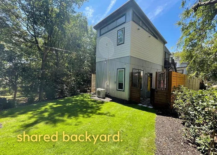 Normalbnb - 2 Blocks From Restaurants, Bars, Hospital