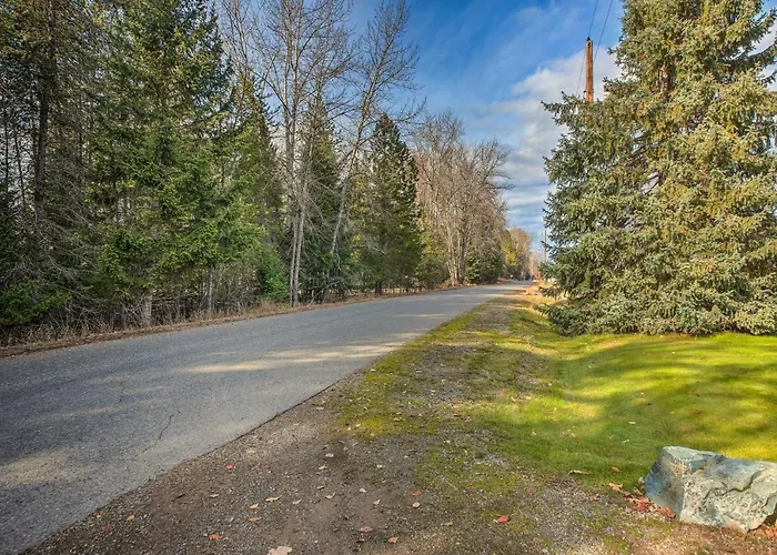 Pet-Friendly Libby Cottage W/ Mountain Views!
