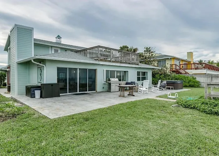 Oceanfront Elegance: 6BR Beach House with Hot Tub & Views