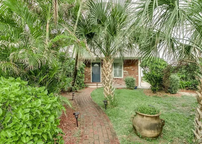 Oceanfront Elegance: 6BR Beach House with Hot Tub & Views
