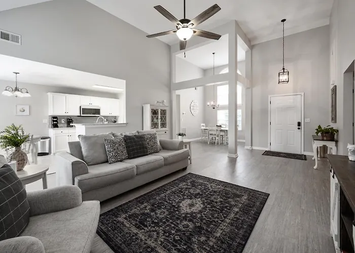 Pet-Friendly 3Br House With Garage Near Lakepoint!