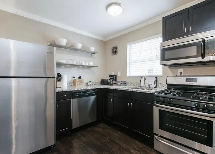 Stylish Onebedroom In Popular Virginia Highland 3Miles To Mercedes Benz Stadium