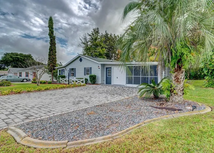 Peaceful Lady Lake Home W/ Screened-In Porch!
