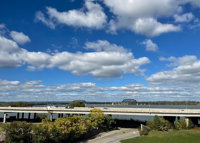 Bluegrass River View -- Soak And Savor With Hollyhock Suites